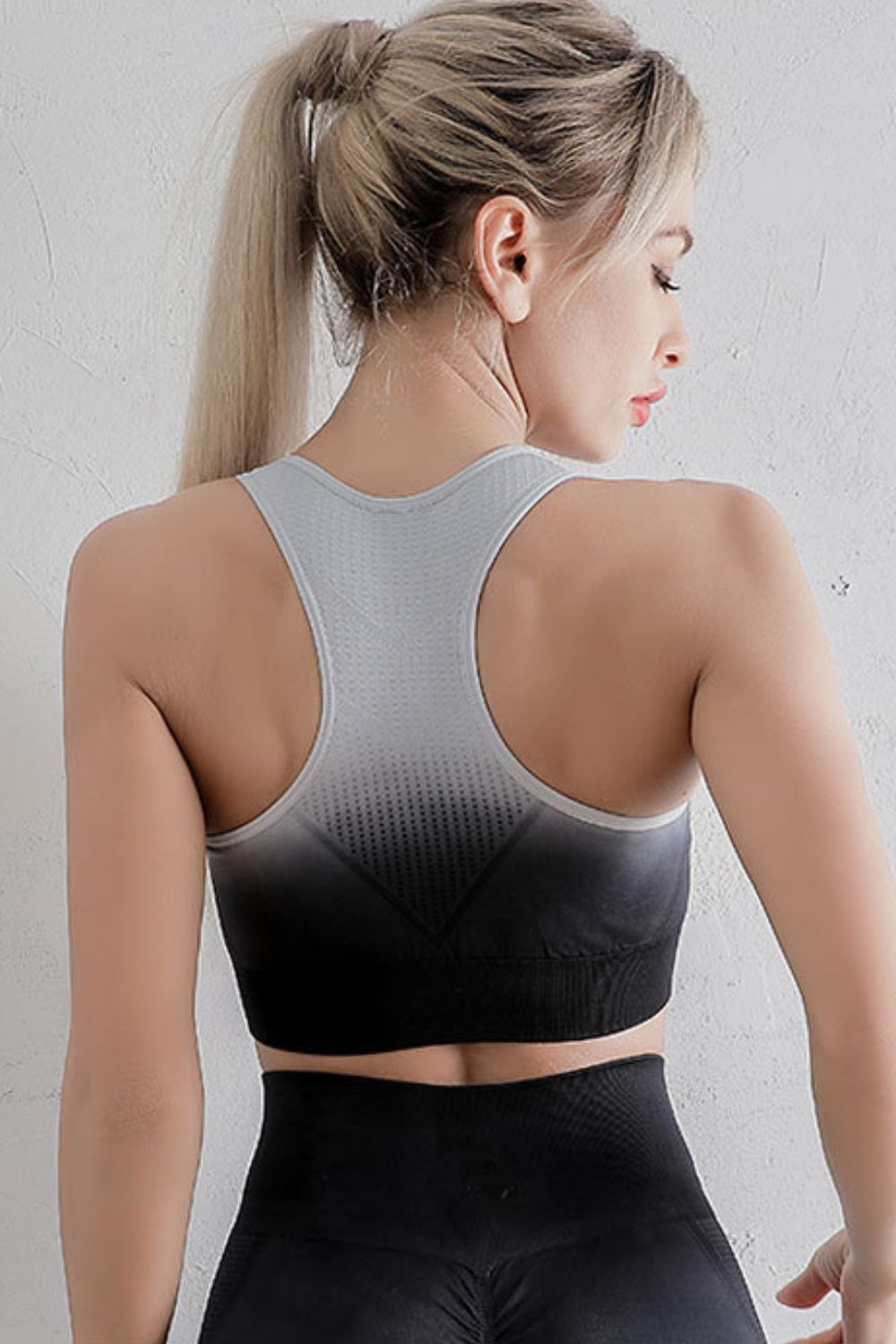 Performance-Driven Gradient Fitness Set: Sports Bra and Leggings – Yogasity